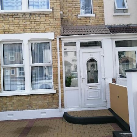 Fbs Homestay Norwood エクステリア 写真