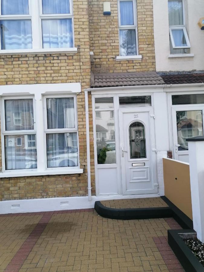 Fbs Homestay Norwood エクステリア 写真